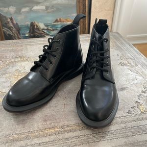 Woman’s black combat lace up boots sz 9 never worn Dr Martens style rubber sole